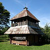  Дерев'яна дзвіниця, частина експозиції історико-краєзнавчого музею села 