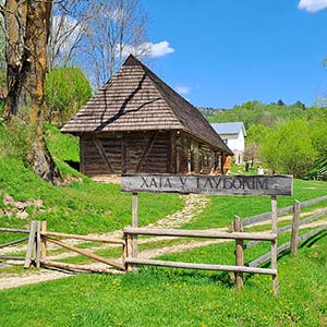  Територія історико-культурного заповідника Тустань 