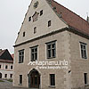 alt=