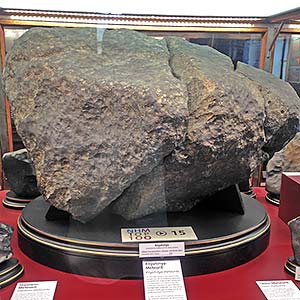  Уламок Княгининського метеориту у Віденському природознавчому музеї 